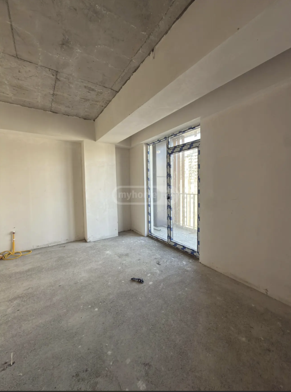 იყიდება 3 ოთახიანი ბინა ნუცუბიძის ფერდობზე